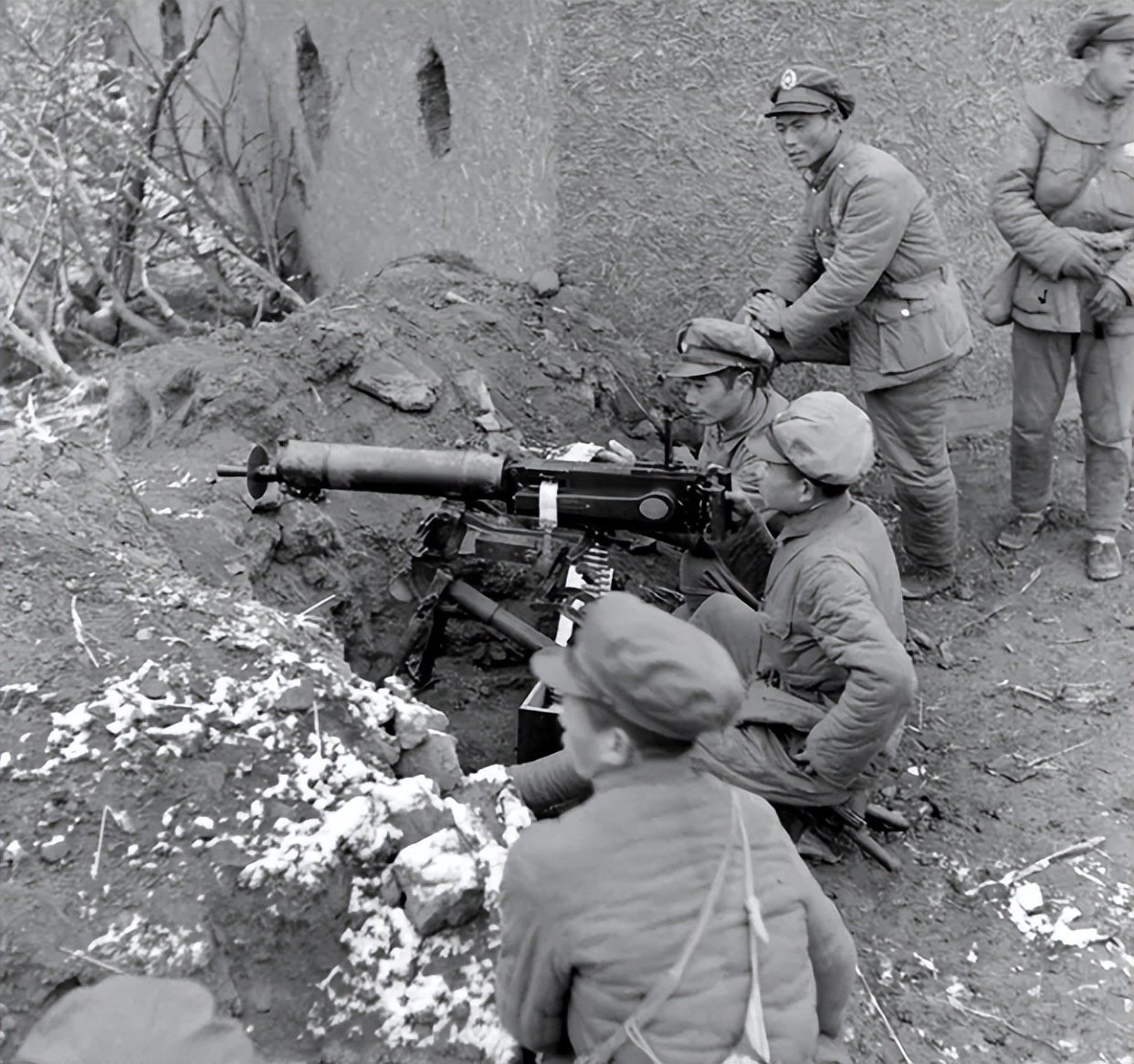 北平解放，美国人看着解放军的美械*器武**愣住了，次年又出现在朝鲜