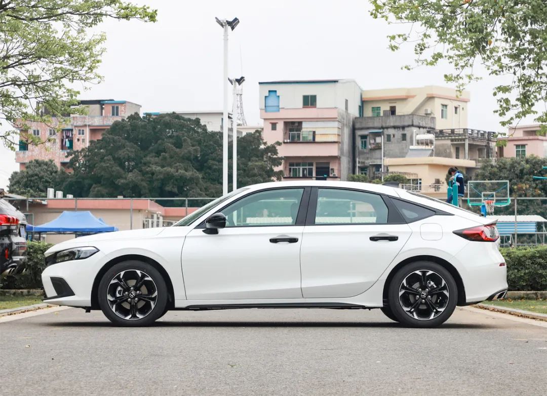 最新款本田思域图片及报价,全新一代本田思域报价