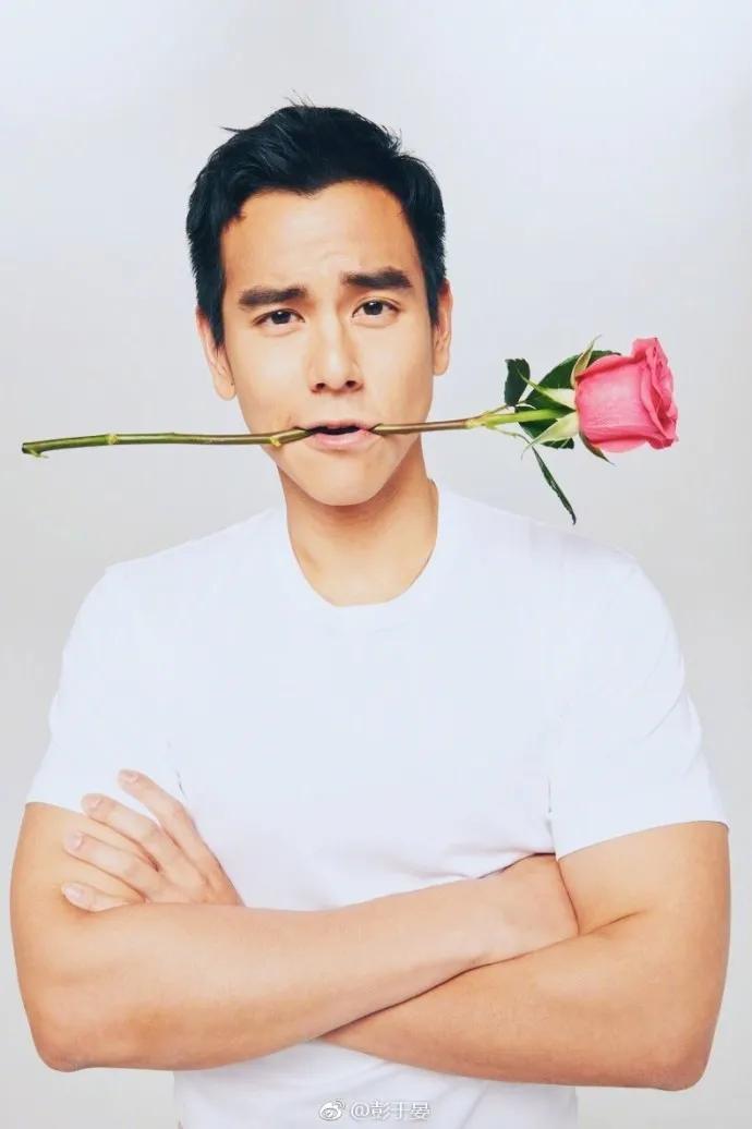 超清彭于晏健身图片,明星腹肌照前100名