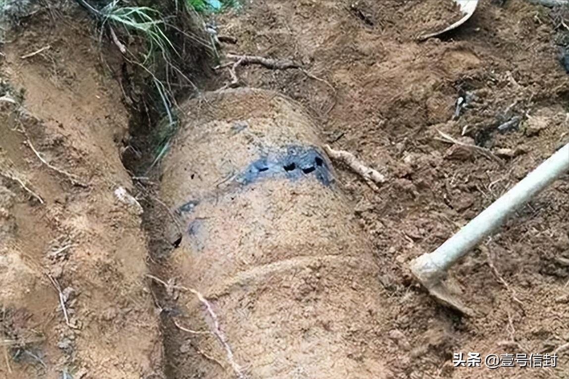 一个偏远山村挖出日军遗留毒气弹,地下挖出以前日本人留下的毒气弹