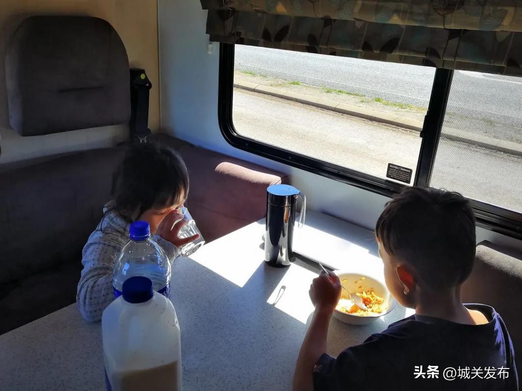 高铁盒饭为什么那么贵,高铁盒饭为什么又难吃又贵