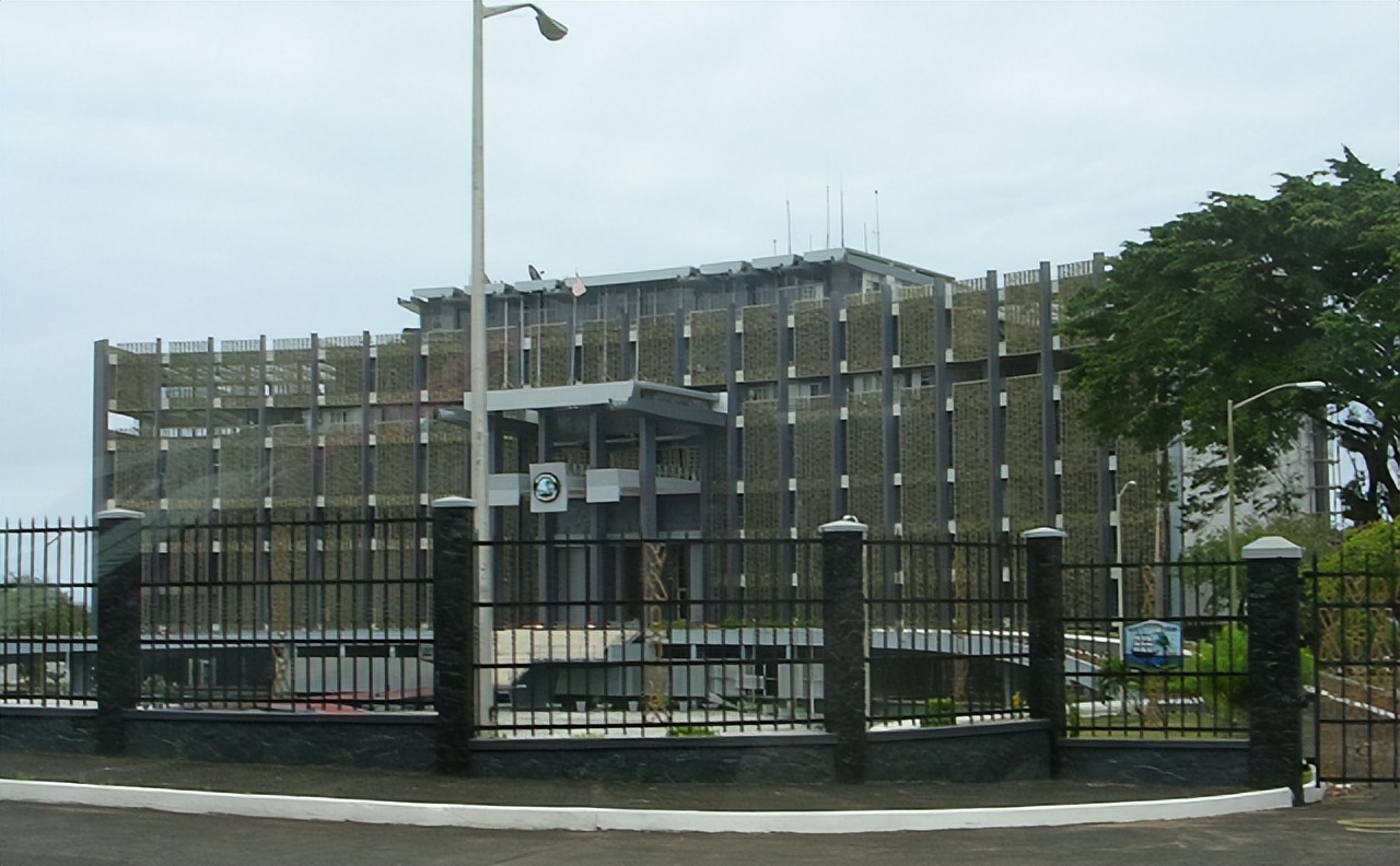 利比里亚独裁者多伊，最后死的有多惨？卡扎菲、萨达姆都比他体面