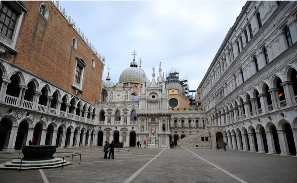 意大利中世纪发展历程,意大利中世纪是中国什么朝代