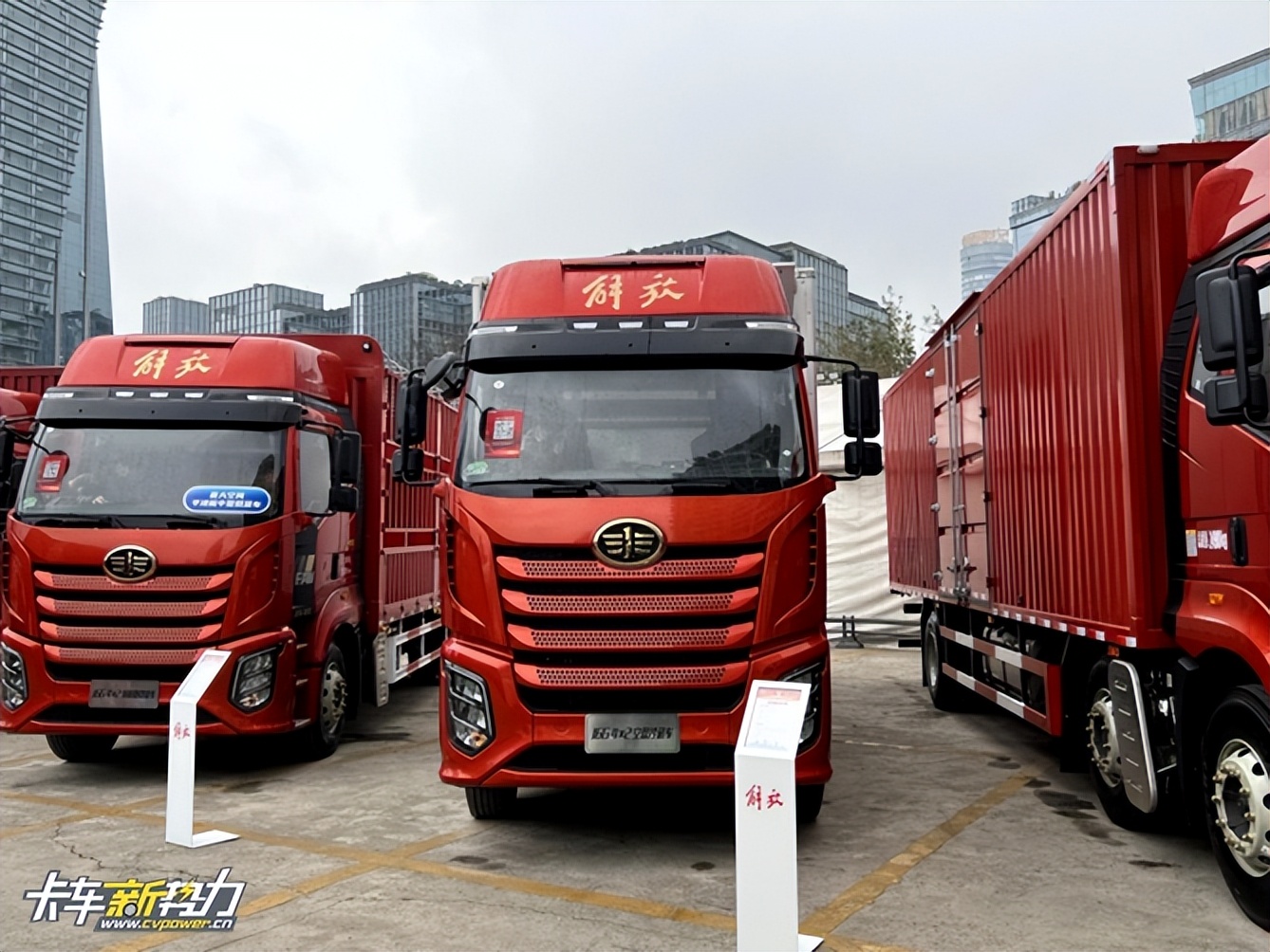 6.8米解放j6g最新款自动挡,解放j6g新款内部图片