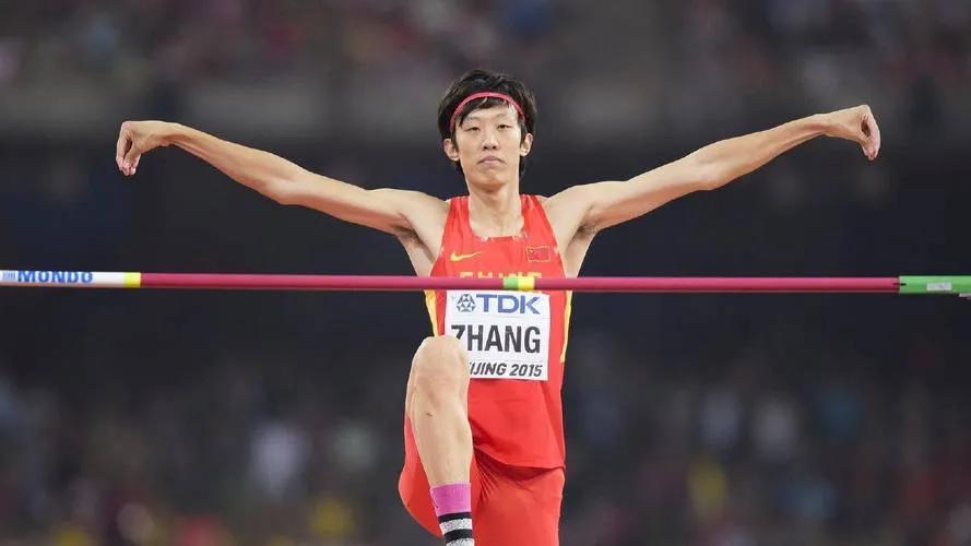 张国伟夺冠视频撑杆,张国伟赛季首秀夺冠