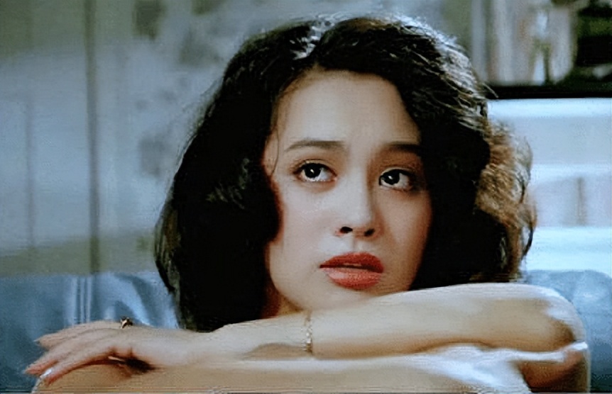 “狂野性感”的宁静，混娱乐圈无人敢*规则潜**，情史劲爆火辣