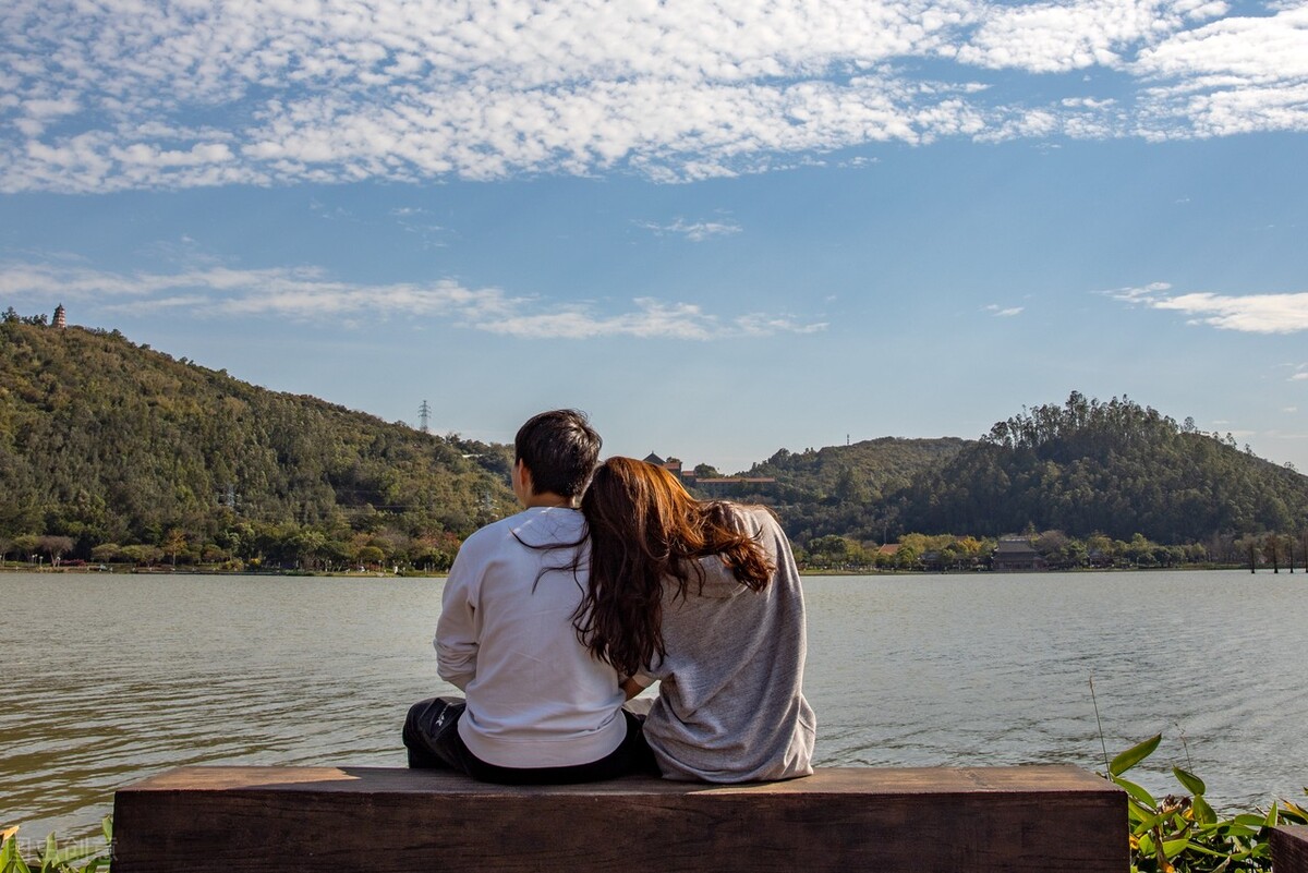 遇到学生谈恋爱班主任该怎么办,学生谈恋爱班主任该怎么办