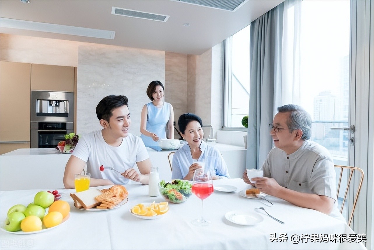 “姑姑手伸太长，夹着我家肉了！”侄子童言无忌让全家人都轻松了