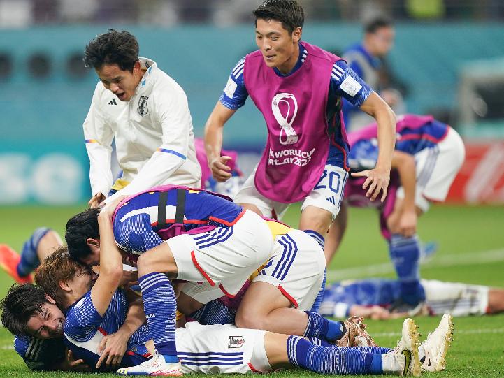 日本第二次小组头名出线,日本战胜两届世界冠军小组出线