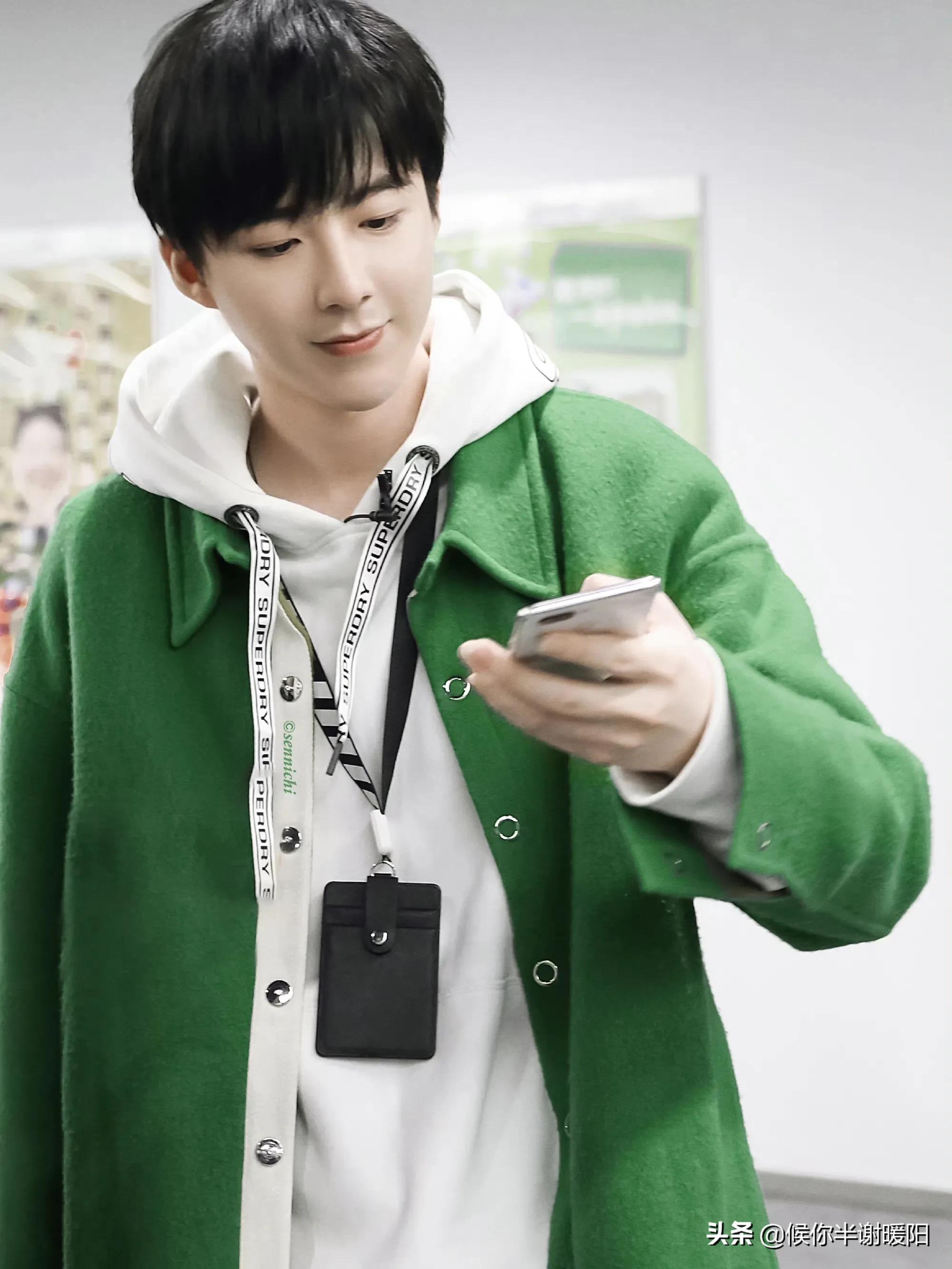 最近任嘉伦王一博撞衫,王一博和任嘉伦同框图