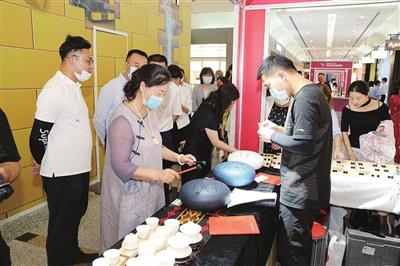 营造消费新场景引领新消费,打造消费新场景激发消费新活力