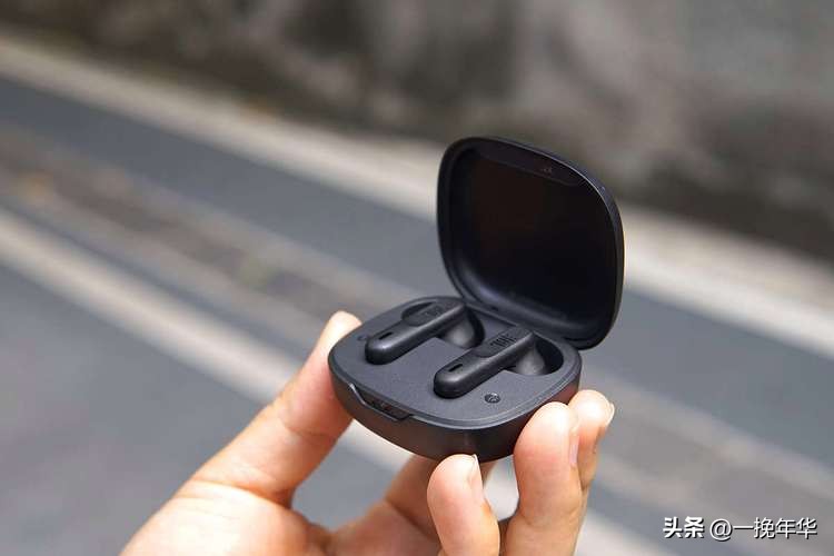 项圈蓝牙耳机和无线耳机哪个好用,哪种牌子的无线蓝牙耳机最好