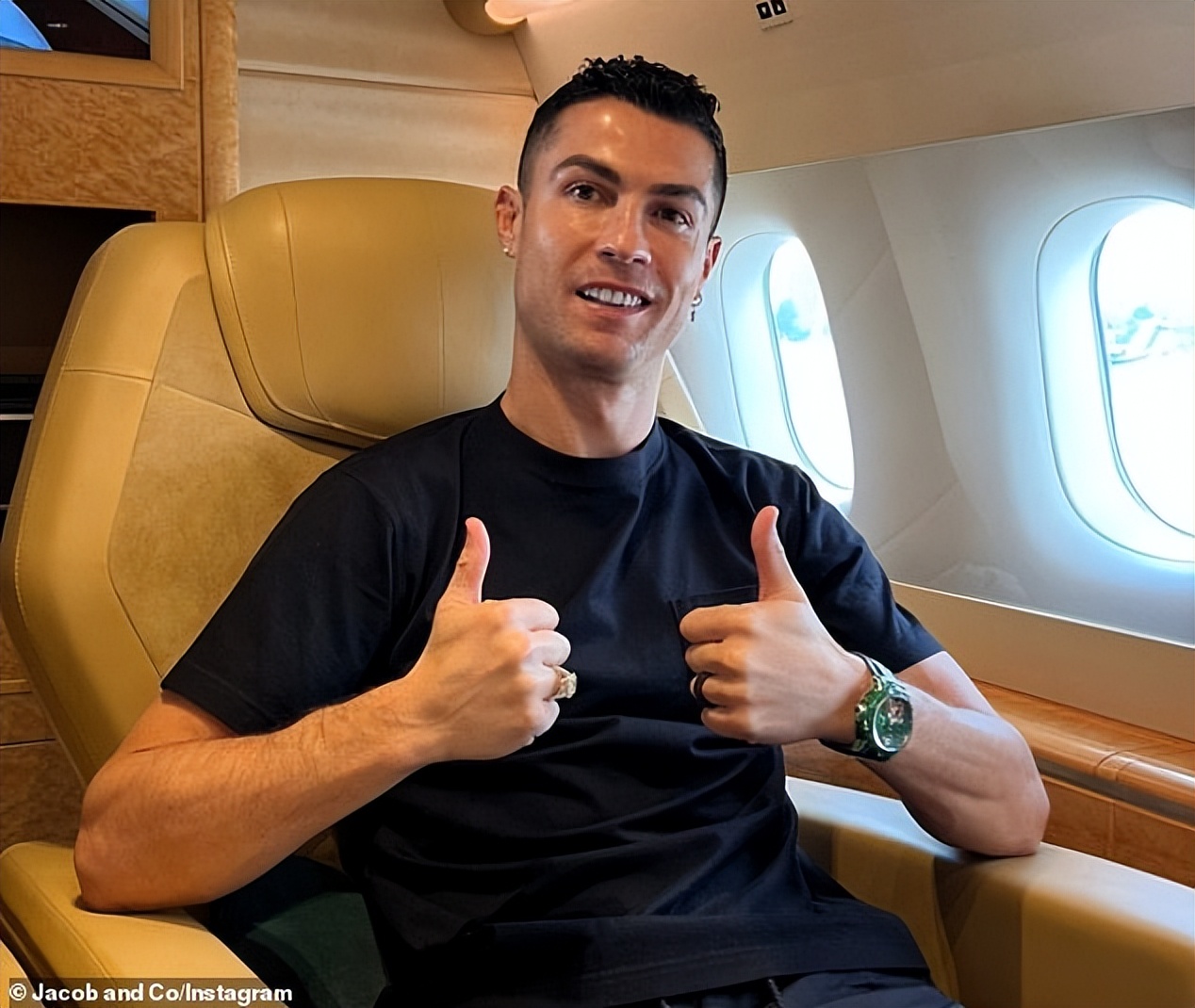 c罗购入布加迪威龙,c罗购置5900万豪华游艇