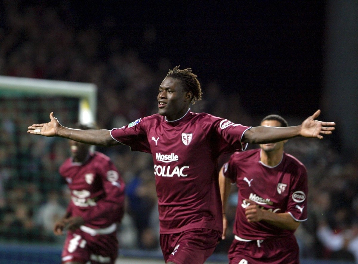 阿德巴约滑跪庆祝,90米滑跪庆祝