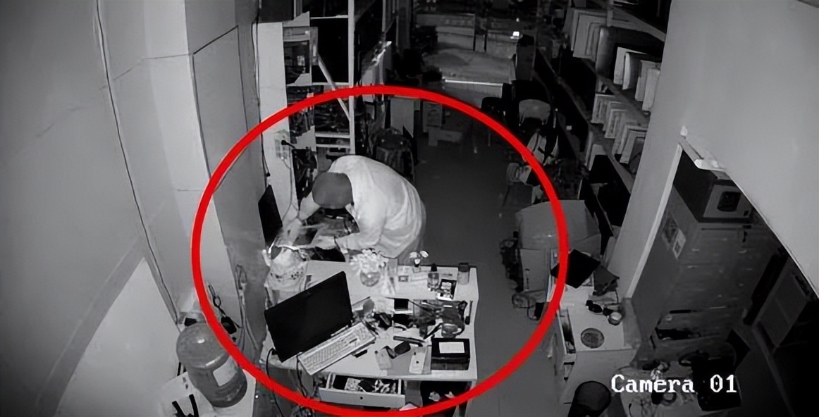 【喜迎二十大忠诚保平安】杭州：“外卖小哥”凌晨还在“接单”？民警：有猫腻！