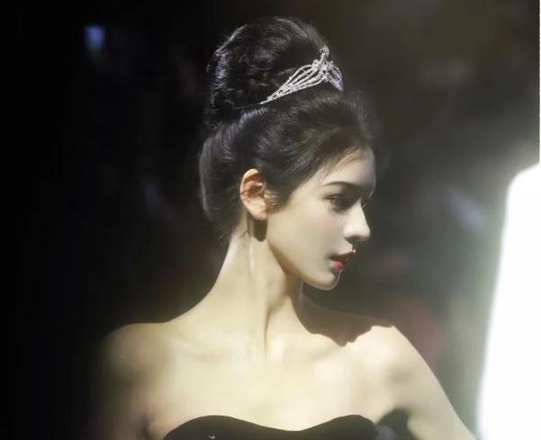 赫本经典复古造型,众明星模仿奥黛丽赫本谁更还原