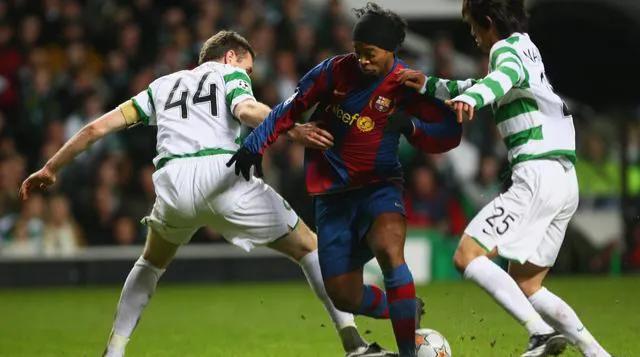 足坛进攻最强后卫,世界足坛现役最佳进攻型中场是谁