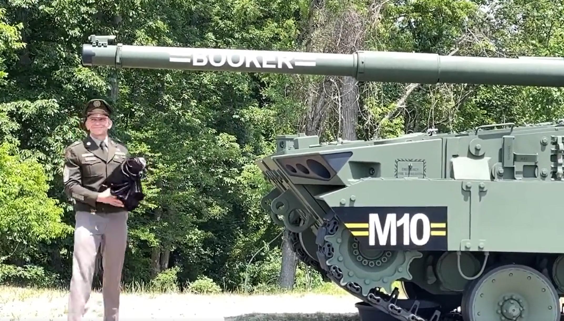 美军疯了？想靠这打赢中国99A？美M10“布克”亮相，1辆9200万元