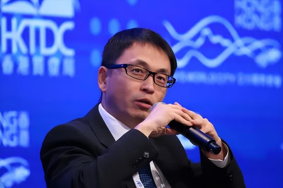 从学渣到投资大神,回报率比巴菲特还高,5000亿资产如今巨亏裁员