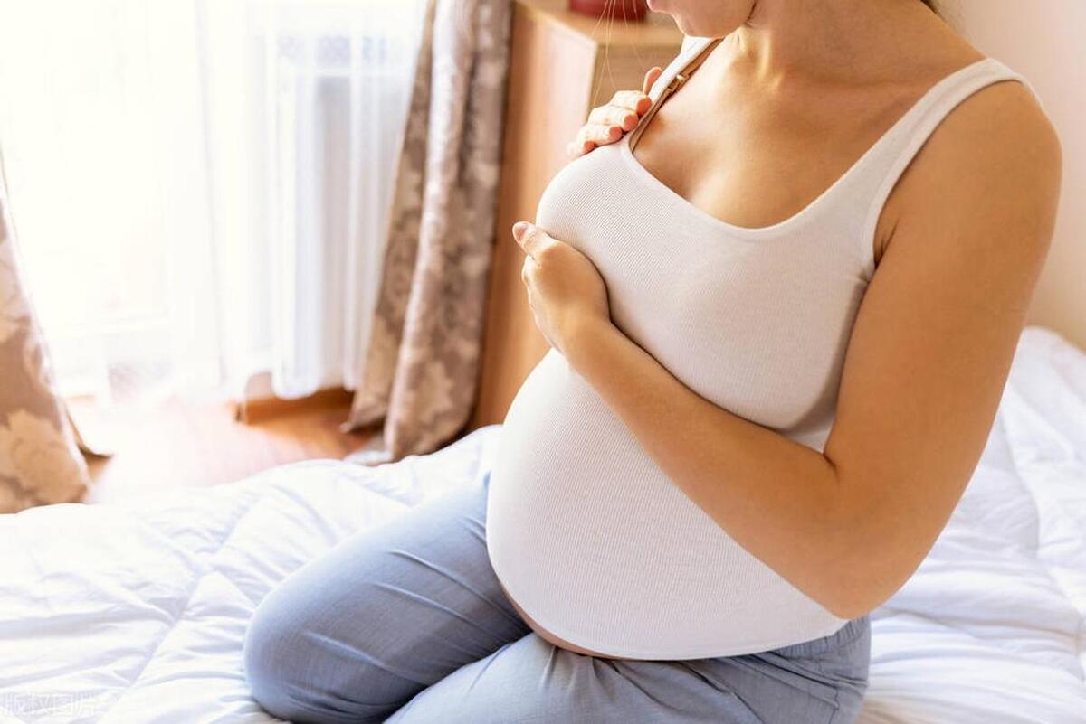 老公喜欢摸我胸，昨天他说我胸变硬了，胸部按摩也没用，怎么回事