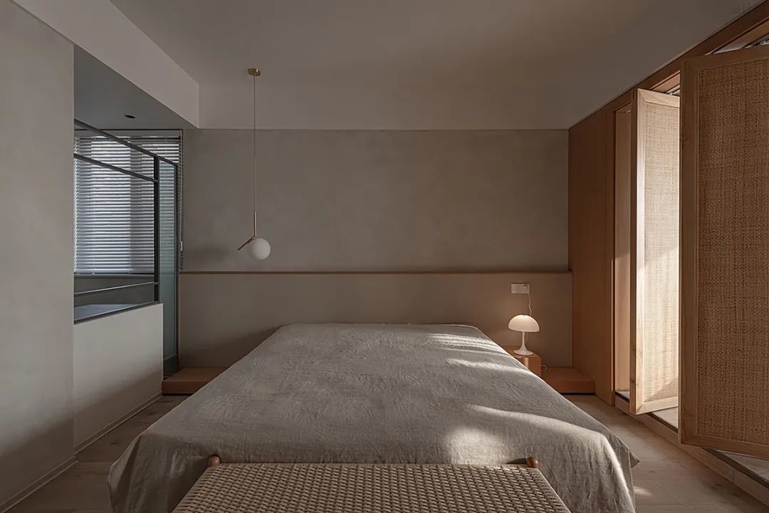 为了“省钱”不买床直接睡床垫？奉劝大家：别为了省钱忽视健康