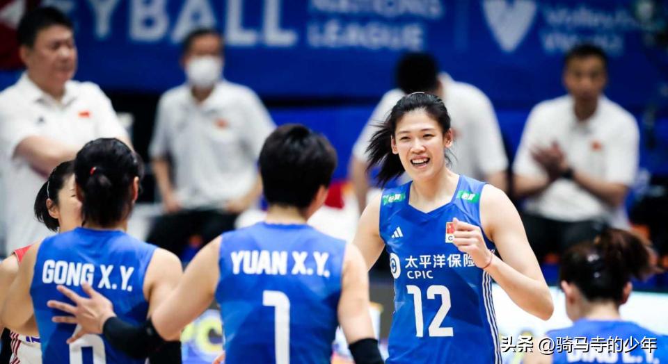 李盈莹评朱婷17分视频,朱婷轰下15分疯狂拦网防懵对手