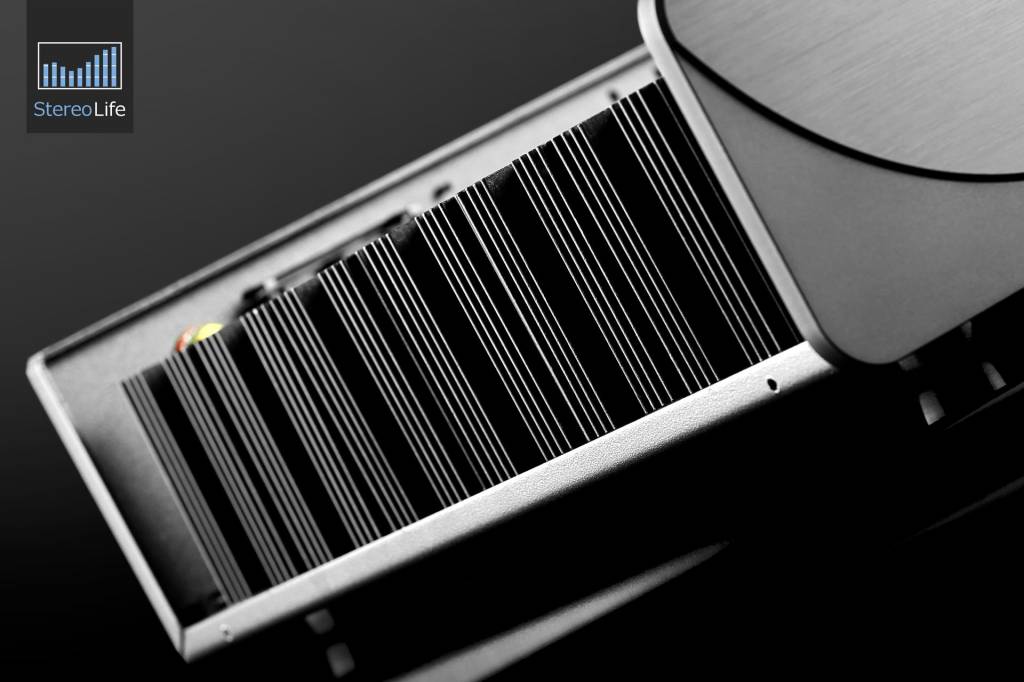 法国珊瑚礁AM300测评报告：2万元预算内的纯进口后级新标杆！