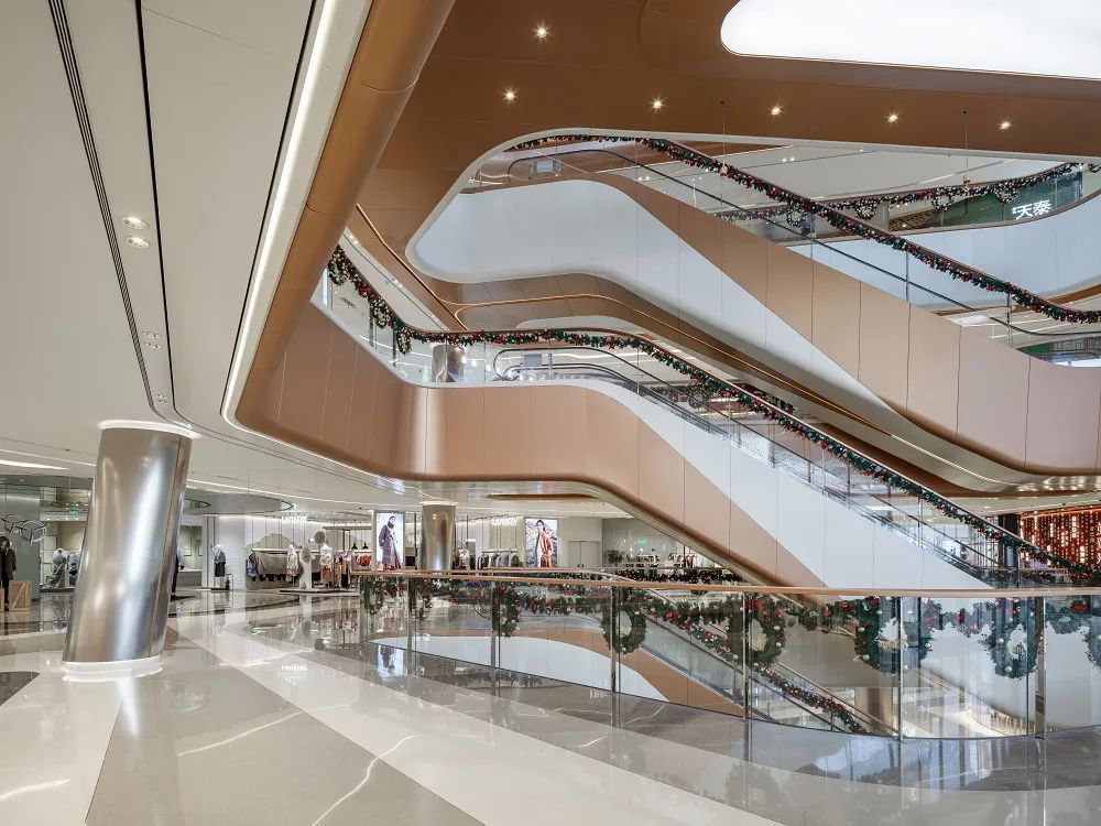 上海久光中心是商场吗 (上海久光中心大牌)