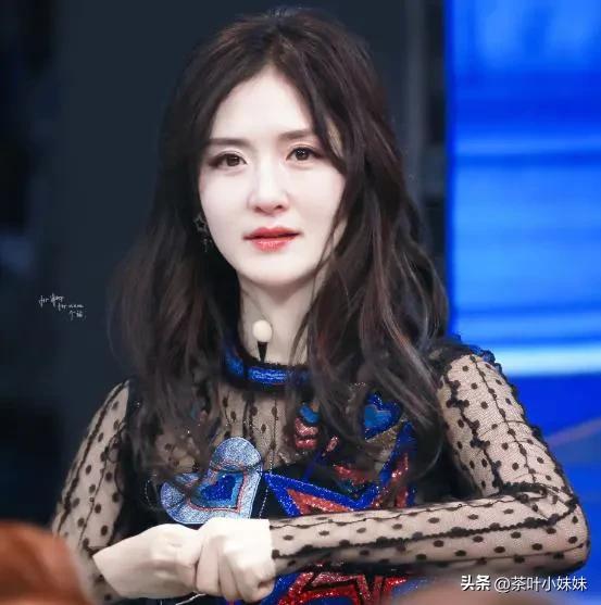 谢娜谁红谁跟谁玩,谢娜谁红跟谁玩素颜落泪惹人心疼