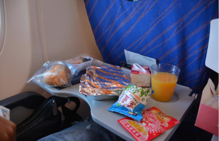 随身携带上飞机的物品怎么过安检,过安检的东西是不是都能带上飞机