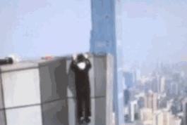 26岁湖南穷小伙“用命赌明天”，从263米高楼坠落，获赔3万