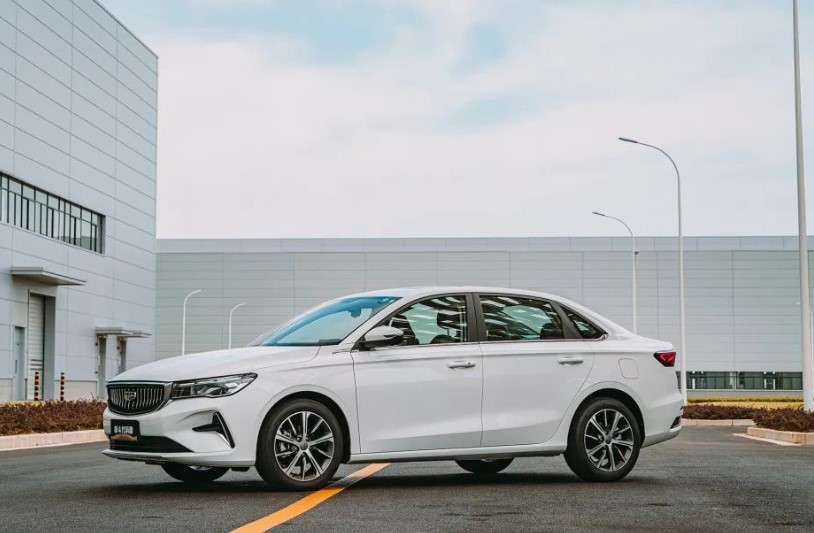 吉利帝豪第四代手动高配带天窗,吉利帝豪第四代尊贵版360度影像