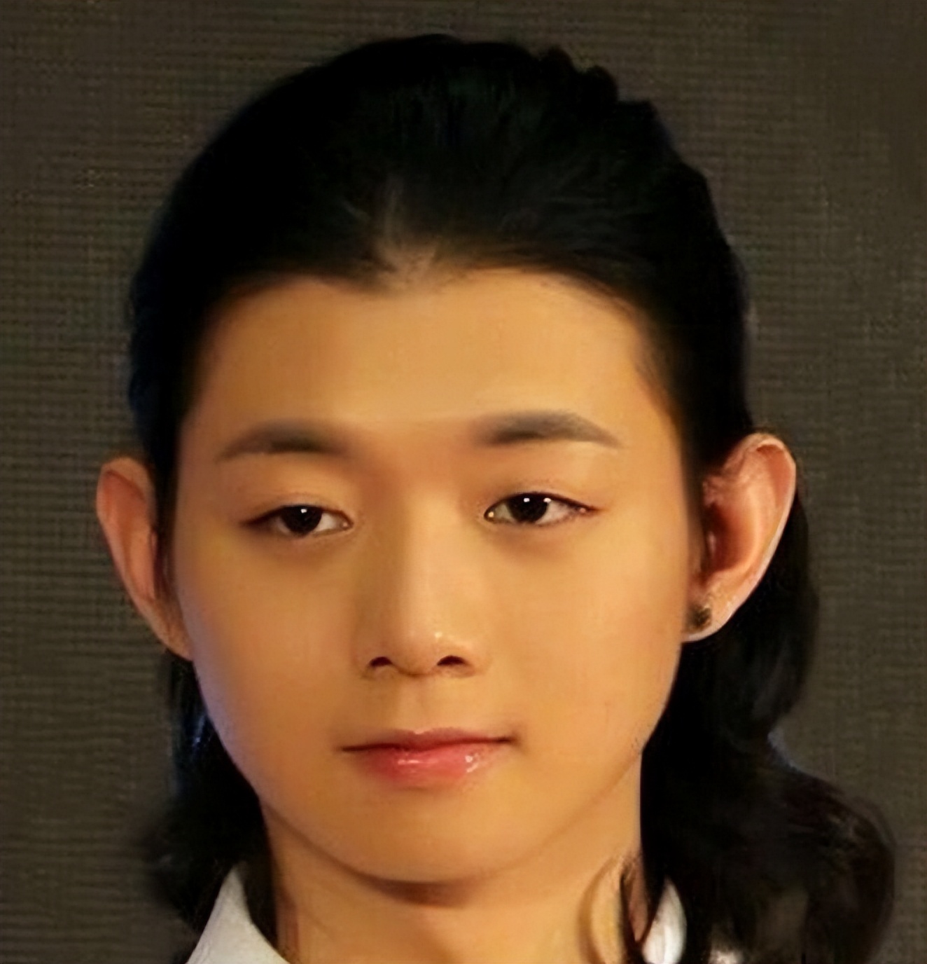 才2年就忍不住了,33岁的霍尊,终究还是难过“美人关”