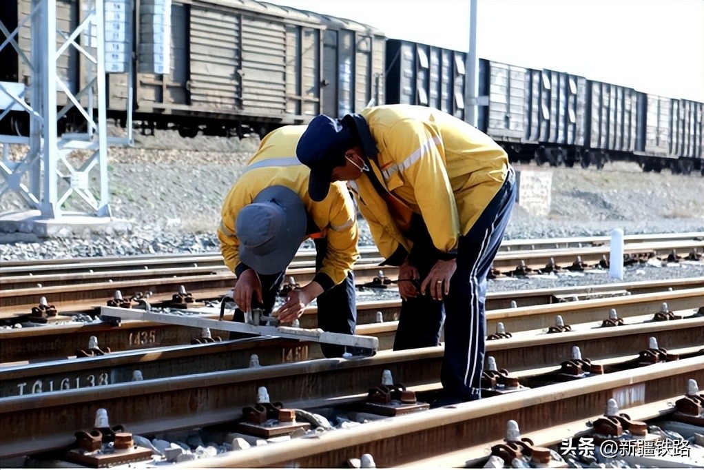 钢轨也会“中暑”？不怕，他们有招法！