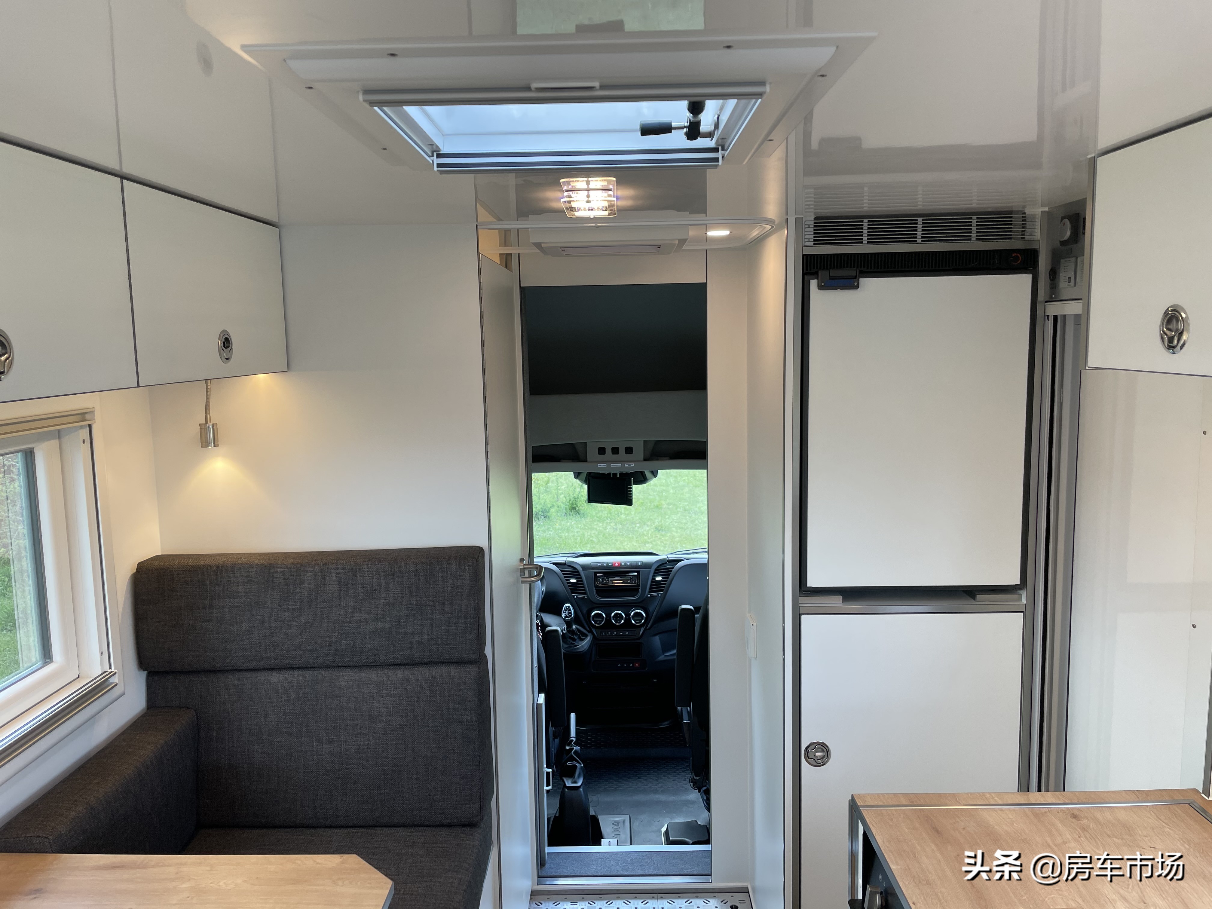 飞翔进口依维柯小额头房车最新款,赛德依维柯房车c型小额头价格
