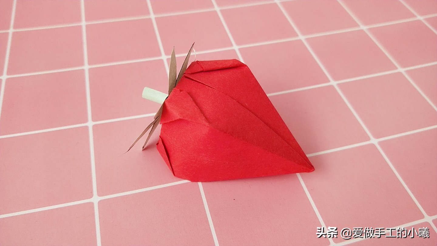 折纸小草最简单的折法,怎么用小星空纸折一个简单的手工