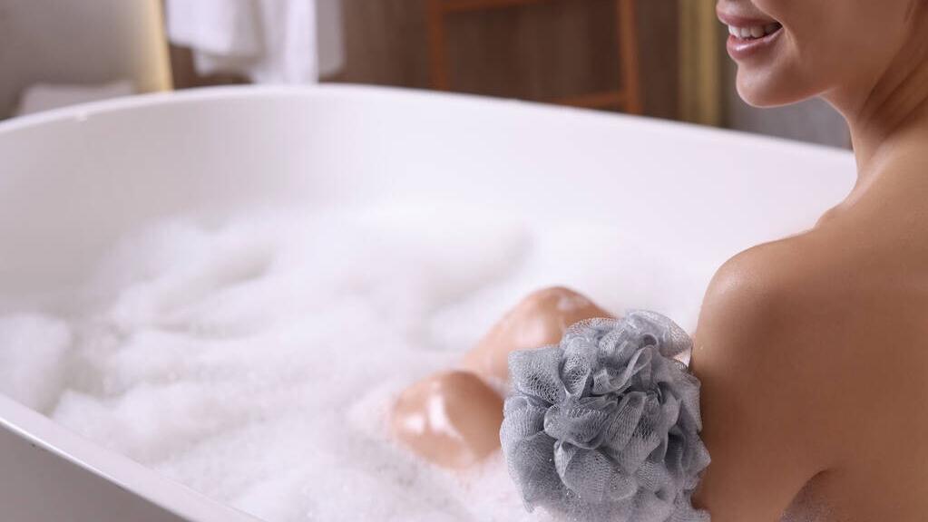 女生出汗腋下有异味和狐臭的区别,男生腋下有异味不是狐臭怎么解决