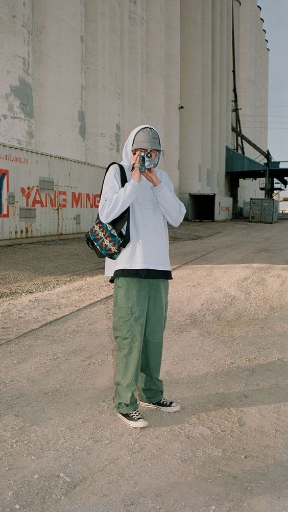 军绿色裤子耐脏吗,军绿色裤子好看吗