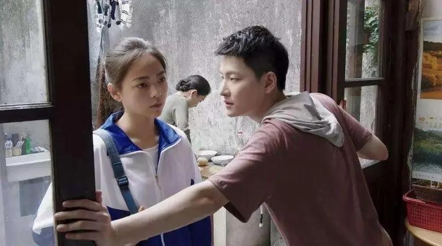 河南女子出租屋“躺平”8年,每月只花500,竟“疗愈”了自己