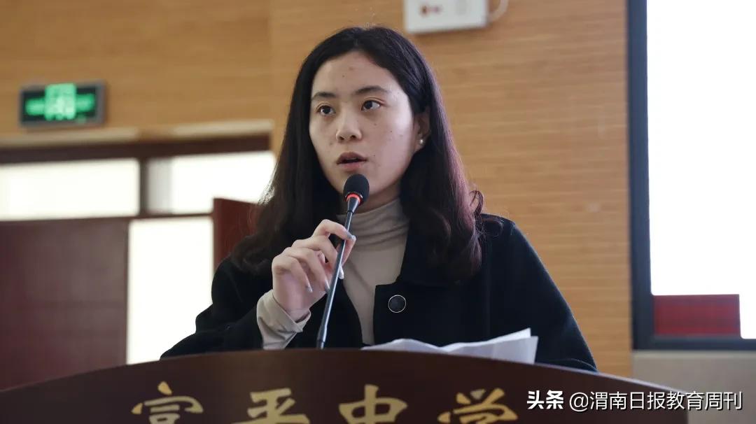 回母校给学弟学妹加油,大一新生回高中母校报喜