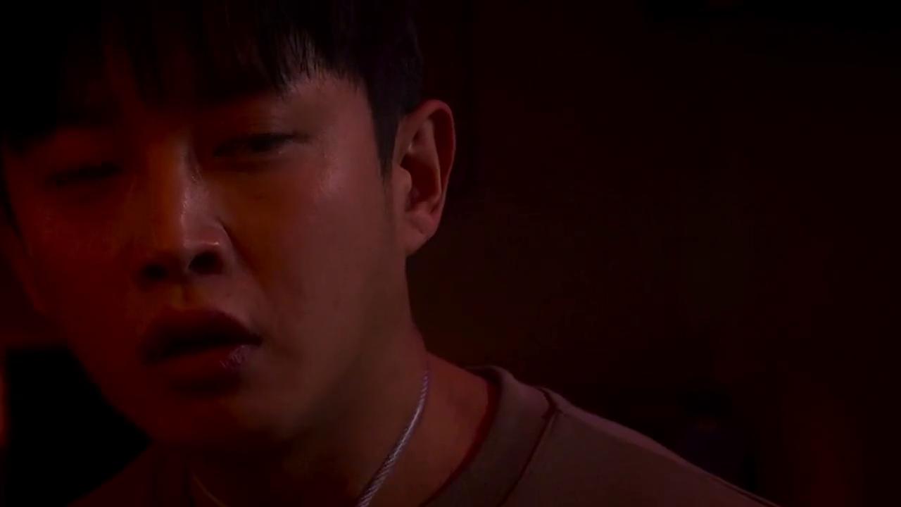 一觉醒来感觉脖子被掐,睡觉时忽然觉得脖子被人勒住