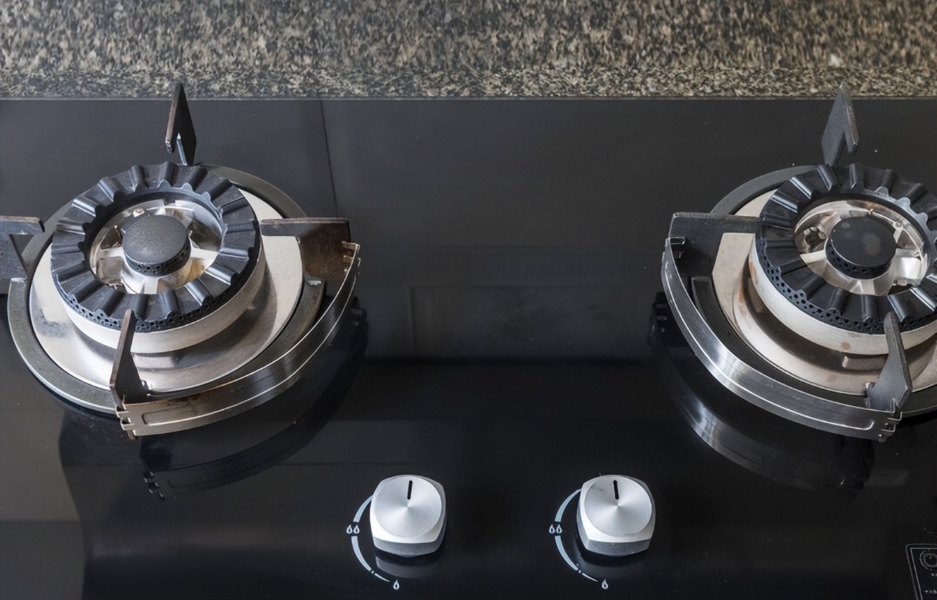 第一次搬新家燃气灶怎么使用,搬新家煤气灶要换吗