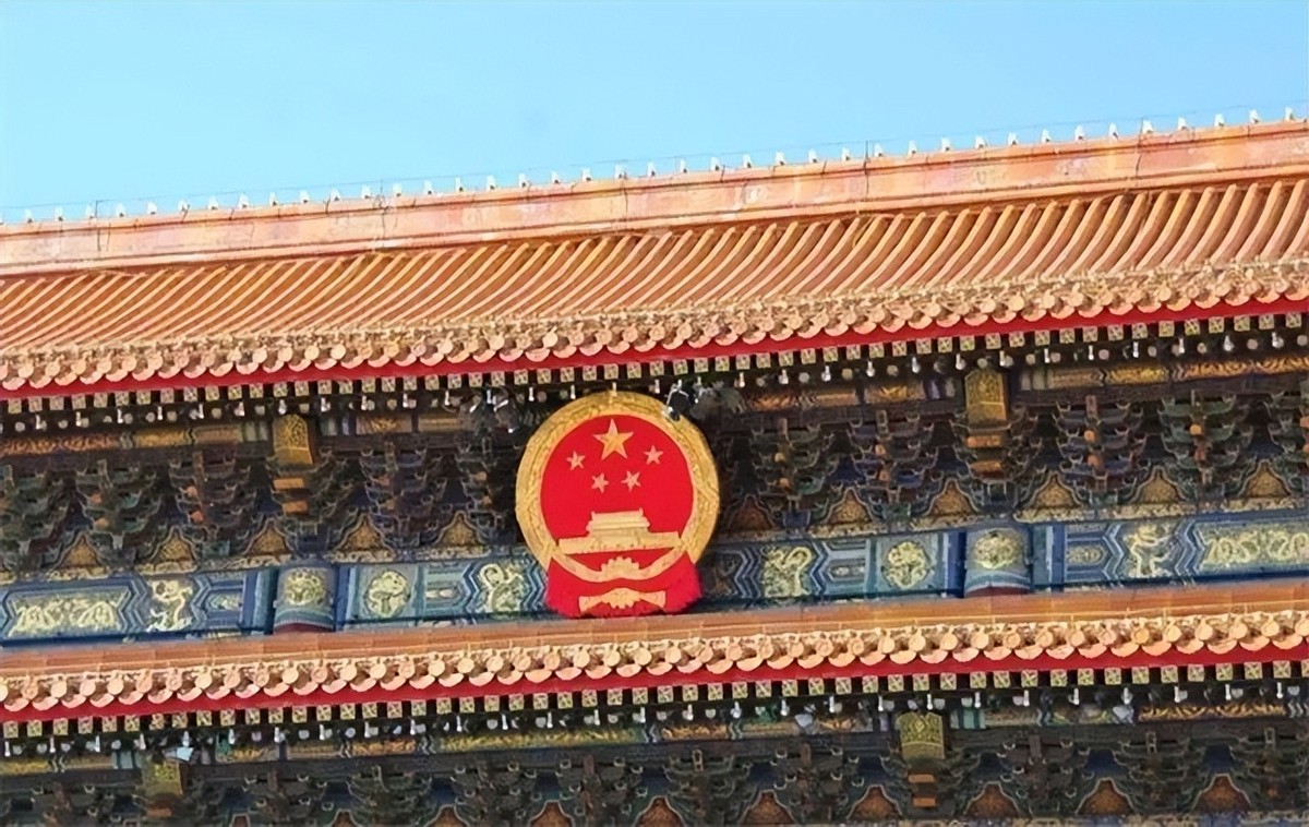 *安门天**除了毛主席画像，还悬挂着国徽，2019年曾发生过变化