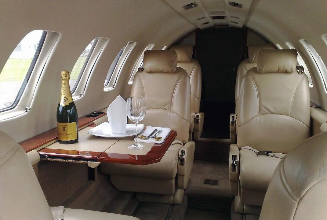 c罗和梅西的私人飞机,c罗梅西内马尔最强三剑客