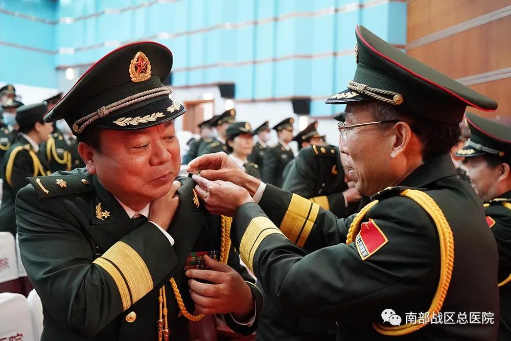 文职干部都授衔了吗,文职人员改任军官通知