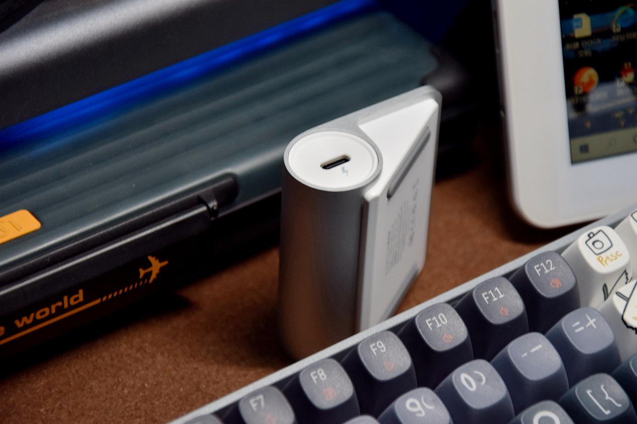 妹纸求助，办公电脑USB口不够用，给她加了个HUB提升生产力