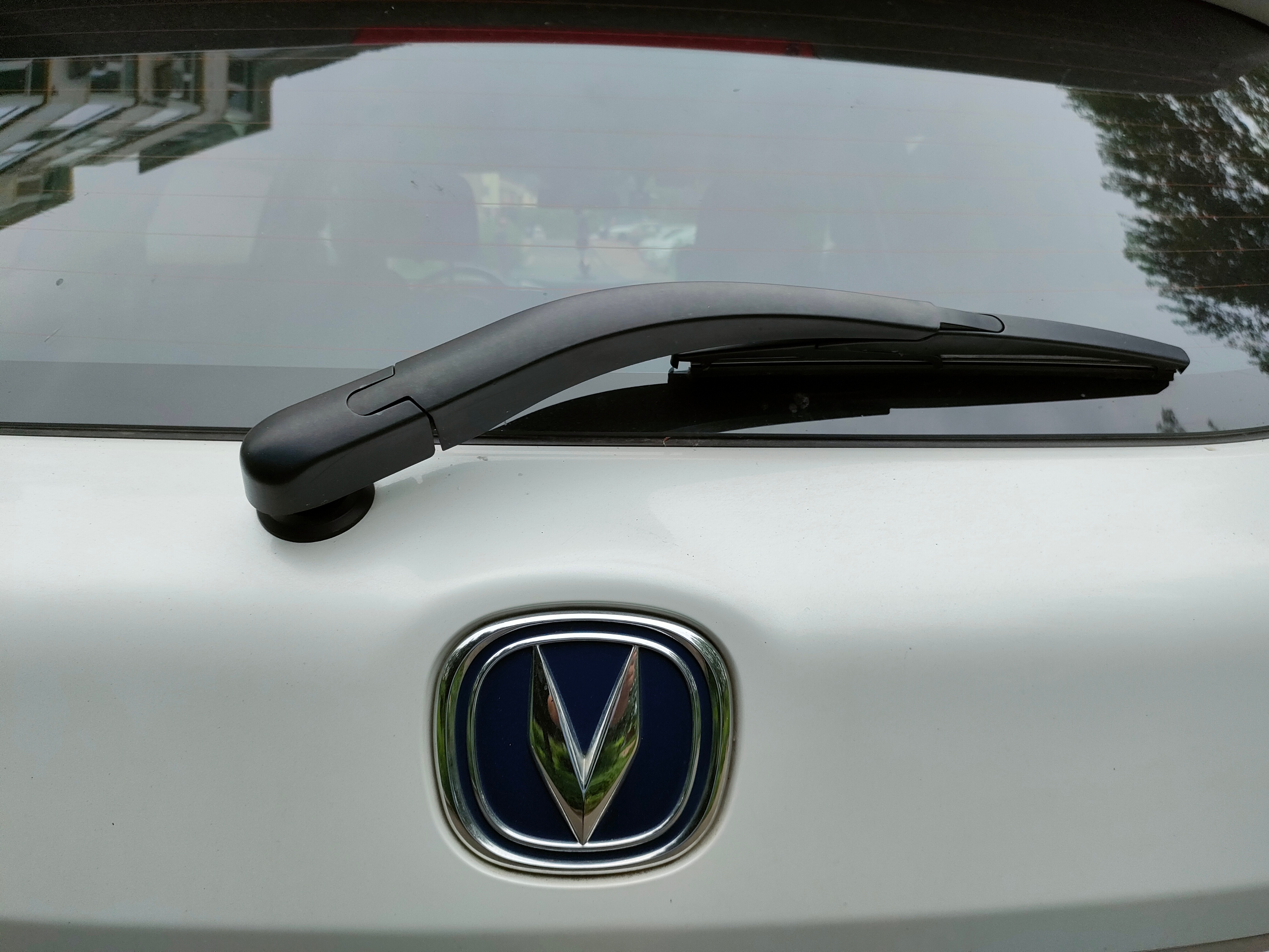 自制夏季玻璃水最佳配方不伤车,如何自制汽车玻璃水清洁效果好