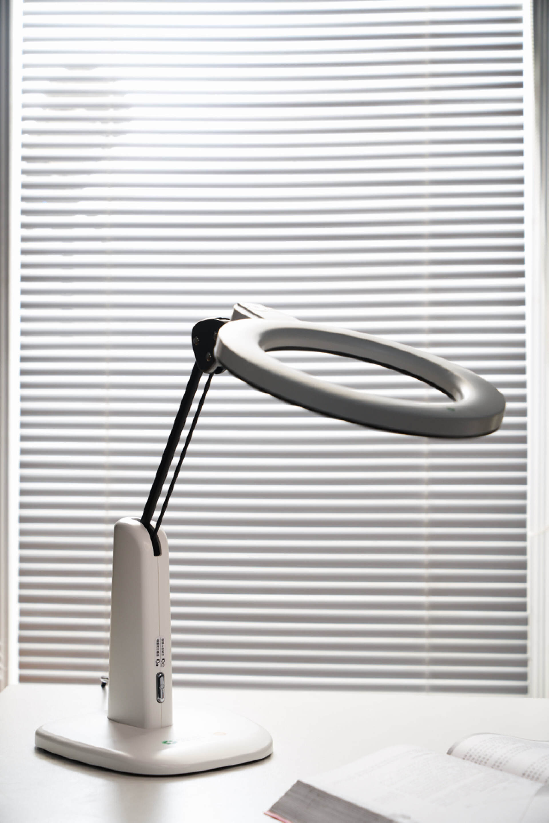 爱德华护眼灯真的有用吗,爱德华红光护眼灯对眼睛有伤害吗