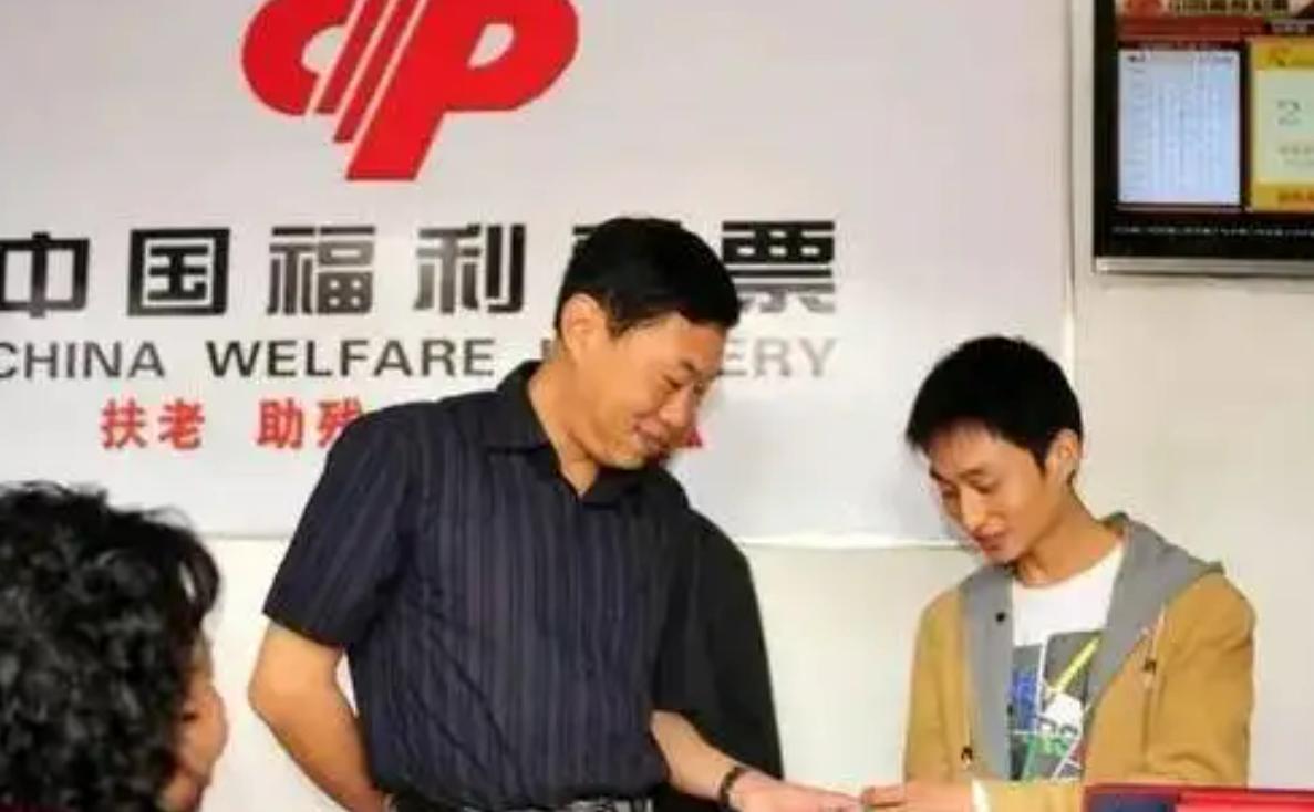 四川彩民中1782万元大奖,四川彩民中奖1.24亿现场说法