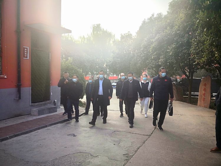 阳光体育快乐足球绘画初一,阳光体育快乐足球比赛